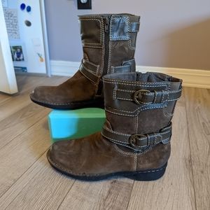 Clarks suede boots